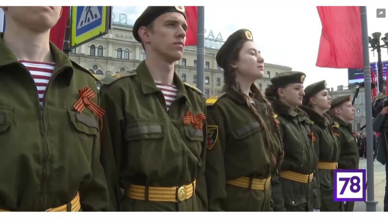 В Центральном районе Санкт- Петербурга прошла торжественно-траурная церемония возложения цветов к обелиску «Городу-герою Ленинграду» на площади Восстания