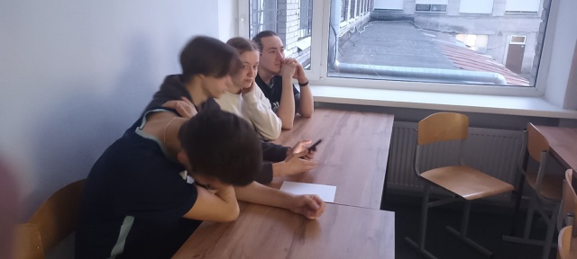 Сборная «Перспектива» ПМК «Ленинградец и ПМК «На Фурштатской» заняла первое место в ежемесячной викторине «Полимат»