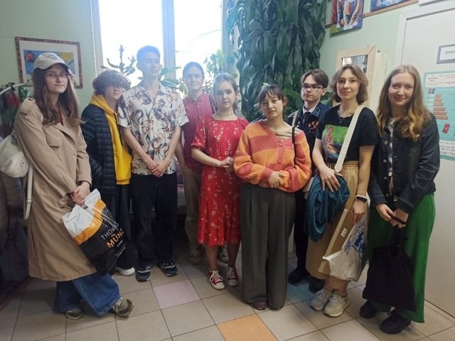 Участники Клуба любителей животных молодежного клуба «Максимум» вновь навестили приют «Помощь бездомным собакам» 