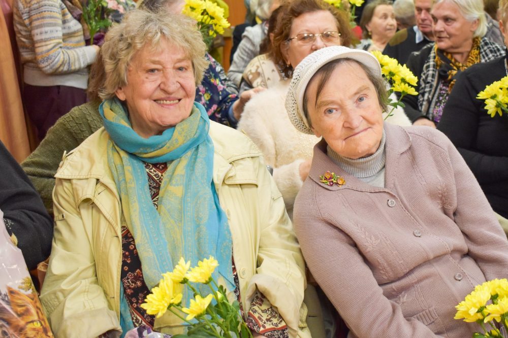 Праздничный концерт для ветеранов войны и жителей блокадного Ленинграда прошел в Доме Ветеранов!