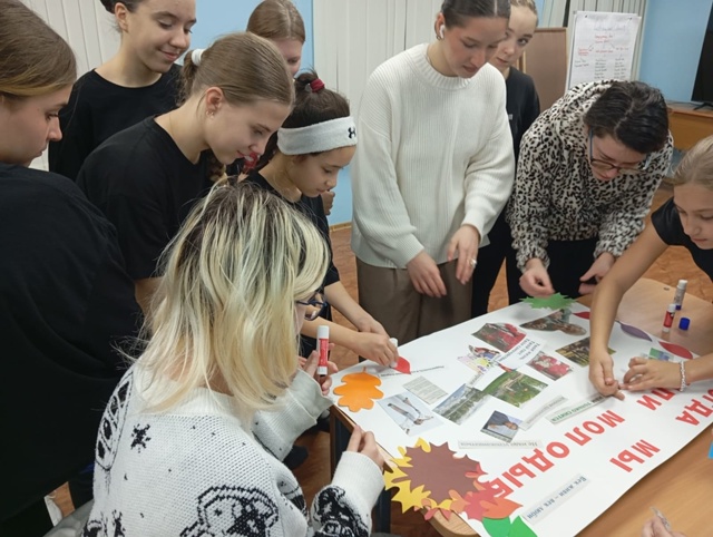 В «Фениксе» отметили День пожилого человека с креативом